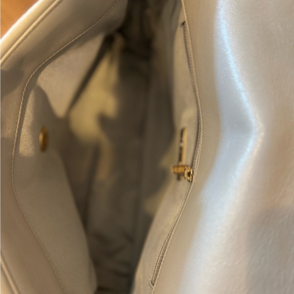 CHANEL 19 Grey Quilted Goatskin Medium Bag Ruthenium Silver Gold Hardware Purse - Picture 11 of 13